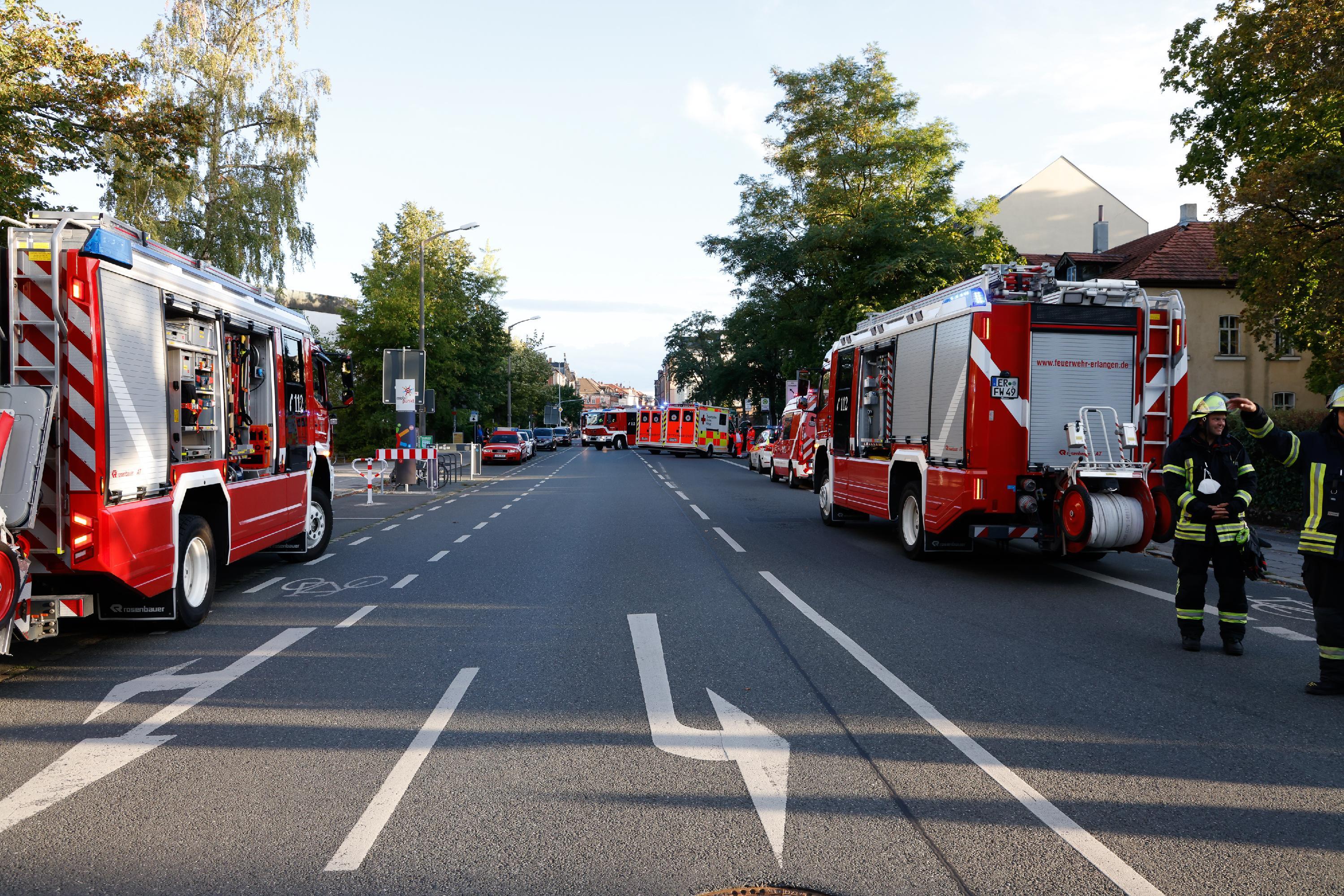 Personen wurden bei dem Zwischenfall nicht verletzt. Die vorsorglich angerückten Rettungssanitäter und Notärzte mussten nicht eingreifen.