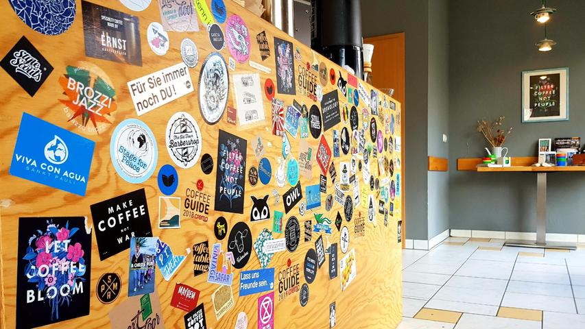 Der Next Door Coffee Club, ein hübsches kleines Cafe in Nürnbergs Süden, hat erst vor kurzem die Besitzer gewechselt. Die beiden aktuellen Betreiber laden nun zu einem späten Sommerfest für die ganze Familie ein.
Der Next Door Coffee Club, ein hübsches kleines Cafe in Nürnbergs Süden, hat erst vor kurzem die Besitzer gewechselt. Die beiden aktuellen Betreiber laden nun zu einem späten Sommerfest für die ganze Familie ein.