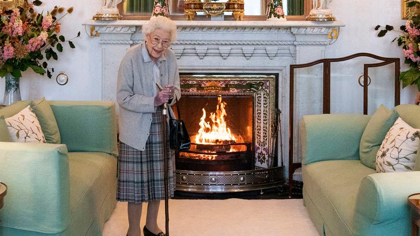 Das letzte Foto der Königin: Im Drawing Room auf Schloss Balmoral empfängt Queen Elizabeth II. am 6. September, zwei Tage vor ihrem Tod, die neue Premierministerin Liz Truss.