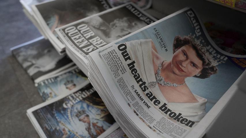 Sie prägte eine ganze Epoche: Am Nachmittag des 8. Septembers 2022 starb die britische Königin Elizabeth II. im Alter von 96 Jahren auf Schloss Balmoral in Schottland. Neuer König ist ihr Sohn, King Charles III. 
