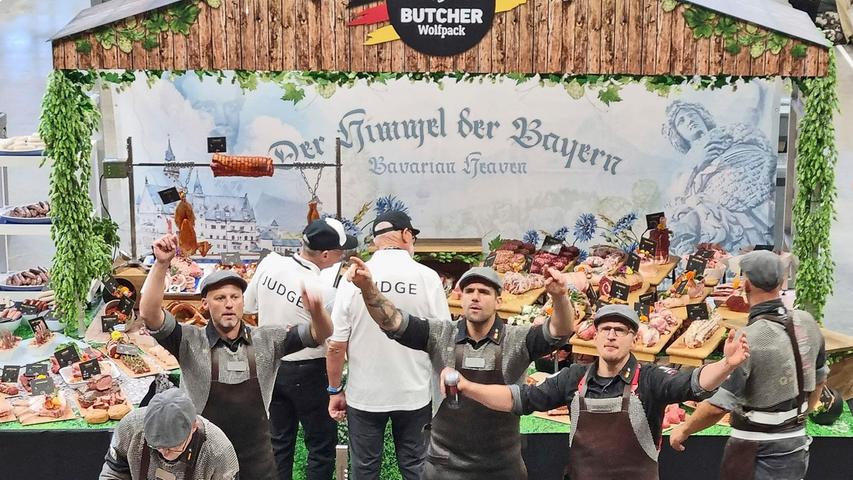 Der Möhrendorfer Dorfmetzger Jürgen Reck hat zusammen mit dem gesamtdeutschen "Butcherswolfpack" bei den Weltmeisterschaften in Sacramento (Kalifornien) den ersten Platz errungen und darf sich nun als Teil des sechsköpfigen Teams "Weltmeister" nennen.
