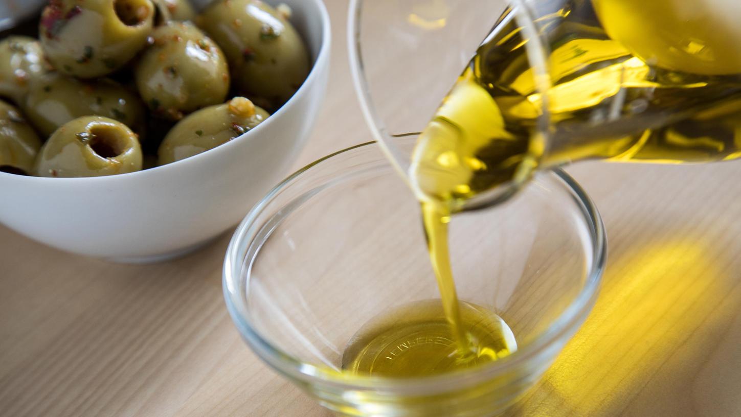 Welches Olivenöl hat eine gute Qualität und welches nicht? Das lässt sich oft weder über das Etikett noch über den Preis erkennen. Wer ein paar Dinge beachtet, findet dennoch ein passendes Produkt für sich. 
