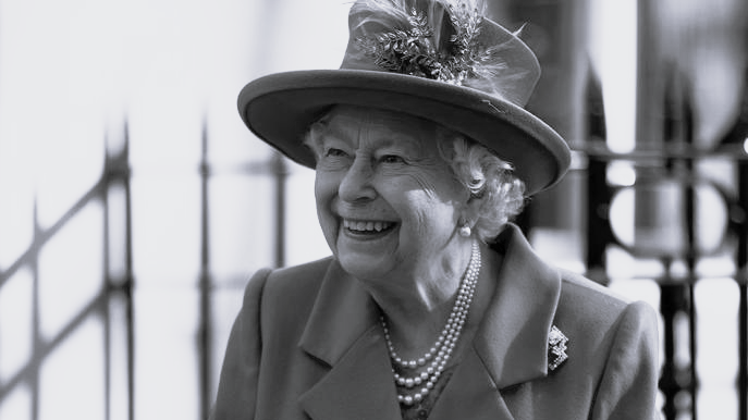 Queen Elizabeth II. starb nach Angaben des Buckingham-Palasts im Alter von 96 Jahren auf Schloss Balmoral in Schottland. Der Tod der britischen Königin rief nicht nur in ihrer Heimat Erschütterung und Trauer hervor: In der ganzen Welt haben Staats-, Regierungschefs und auch Hollywood-Stars ihre Trauer bekundet. Obwohl die britische Monarchin über keine politische Macht verfügte, galt sie als eine der bedeutendsten Persönlichkeiten unserer Zeit. 1952 hatte die Monarchin den Thron bestiegen. Ihre Ära dauerte 70 Jahre.
