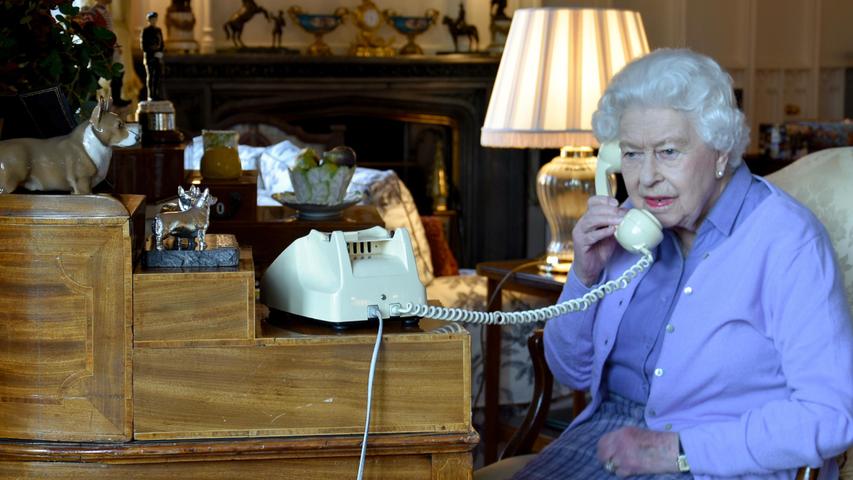 Hier im Telefonat mit dem 2020 ebenfalls an Corona erkrankten Premierminister Boris Johnson. Ihre eigene Corona-Infektion erlitt sie im April 2022: "Macht einen sehr müde und erschöpft".