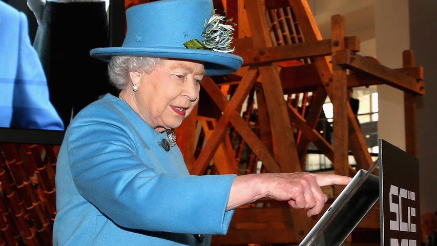 Hier twittert die Königin noch selbst: Im Alltagsbetrieb hatte sie für Social Media jedoch eine ganze Entourage.