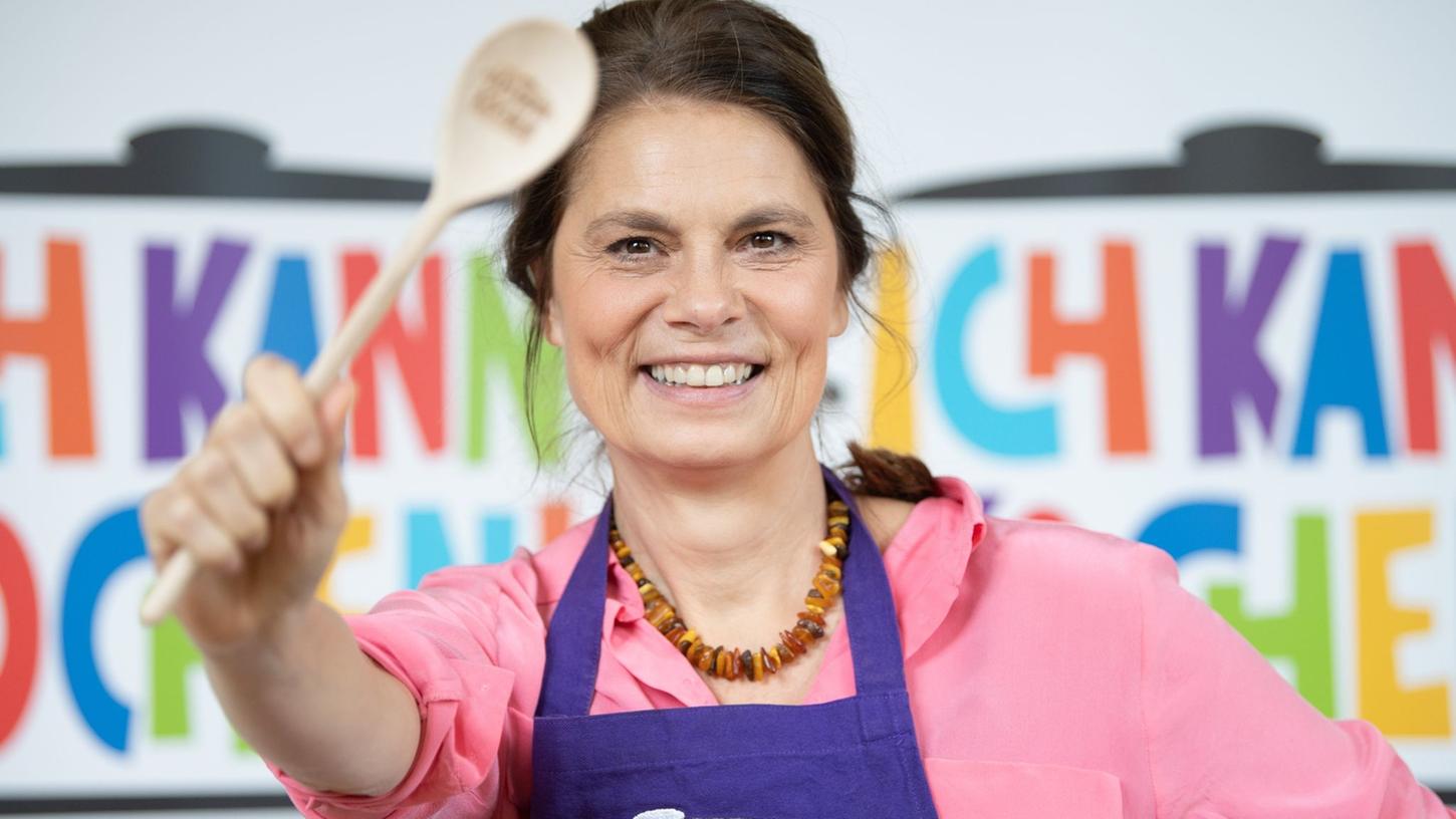 Gemeinsam mit der Barmer Krankenkasse hat Sarah Wiener über ihre Stiftung die Initiative "Ich kann kochen!" gegründet.