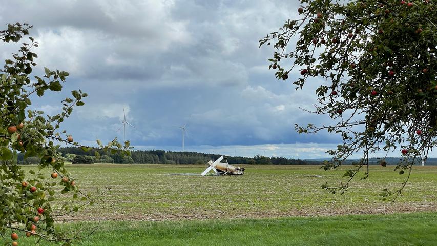 Kleinflugzeug stürzt über Franken ab - Pilot stirbt