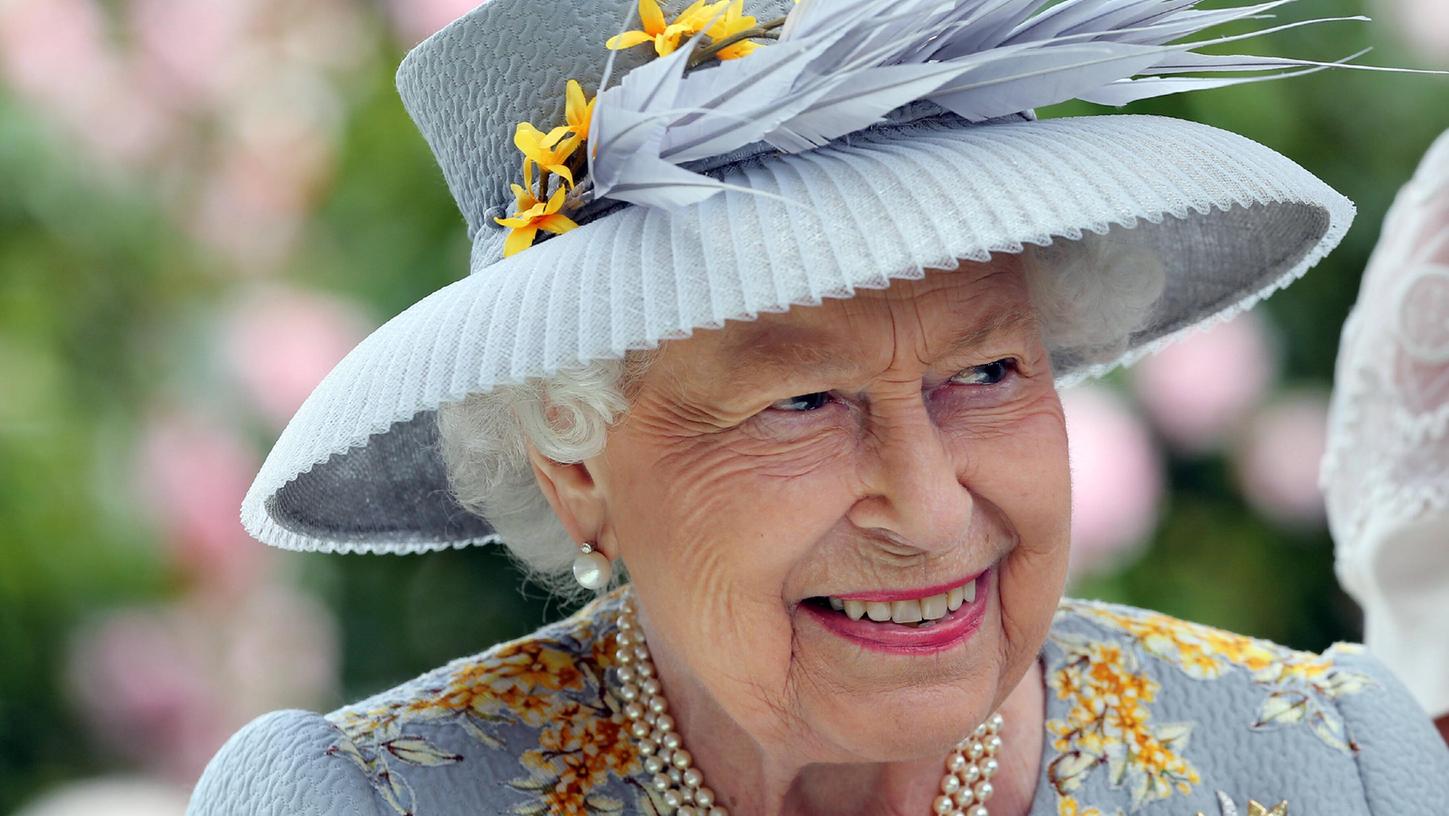 Queen Elizabeth II. bei einem Pferderennen im britischen Ascot.