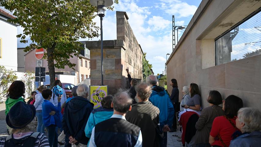 Das Interesse der Denkmaltag-Gäste an Stadtmauer-Details war groß.

