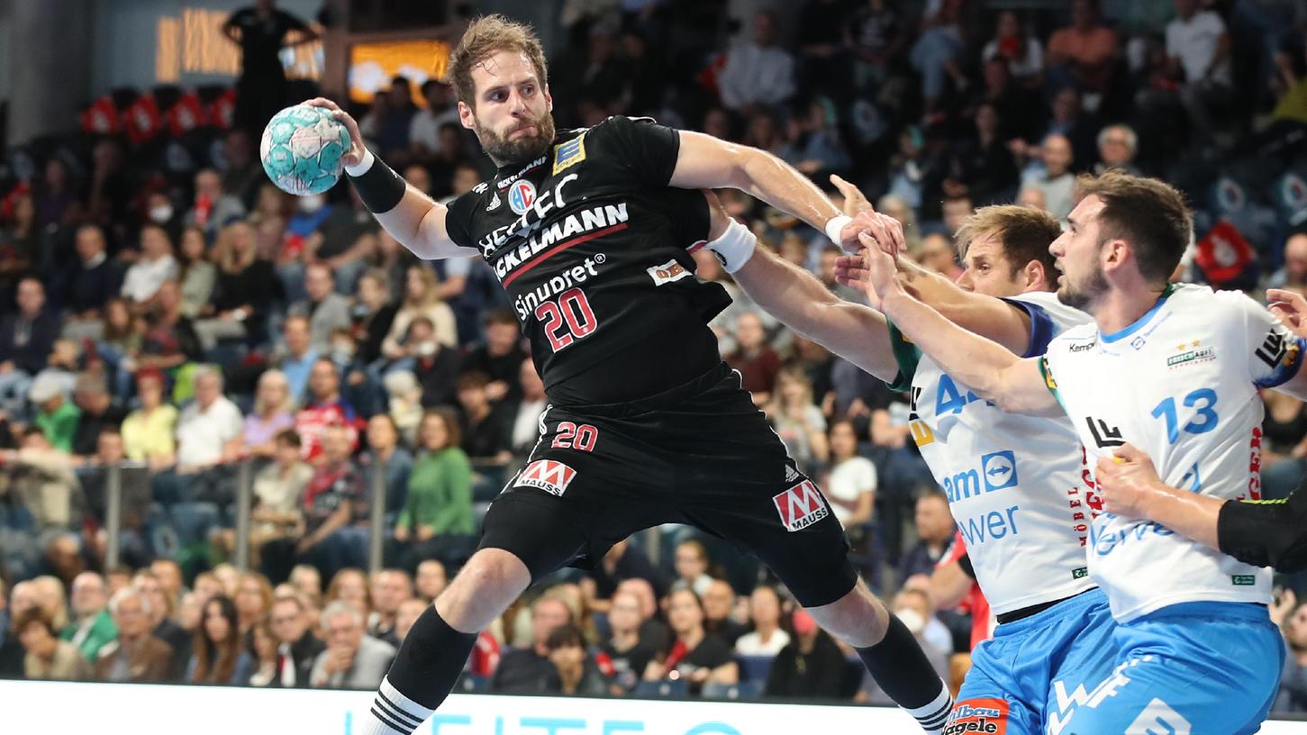 Und rein damit! Nico Büdel war gegen Göppingen einer der Erlanger Sieggaranten. Und rein damit! Nico Büdel war gegen Göppingen einer der Erlanger Sieggaranten.