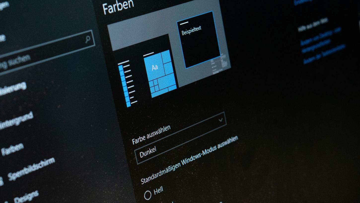Wohltat für die Augen: Gerade abends empfinden viele Nutzerinnen und Nutzer ein dunkles Windows als angenehmer. Wohltat für die Augen: Gerade abends empfinden viele Nutzerinnen und Nutzer ein dunkles Windows als angenehmer.
