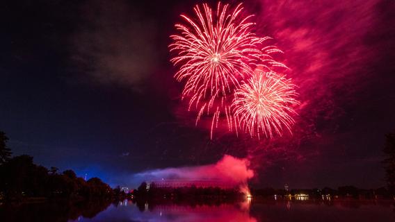 Großes Finale: Farbenprächtiges Feuerwerks-Spektakel zum Abschluss des Nürnberger Herbstvolksfestes