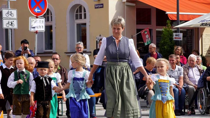 Die Kinder- und Jugendgruppe des Trachtenvereins D'Altmühltaler zeigte unter Anleitung von Jugendleiterin Susanne Bickel verschiedene Tänze.
