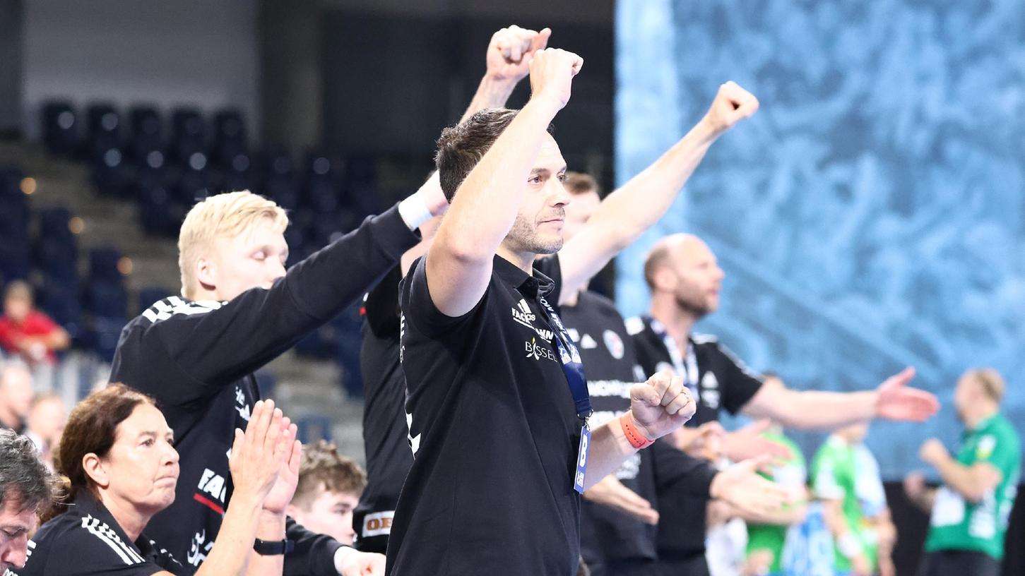 Jubeln in Serie: Mit ihrer Entwicklungsarbeit beim HC Erlangen können Raul Alonso und sein Trainerteam in der Startphase der Bundesliga-Saison überaus zufrieden sein. Jubeln in Serie: Mit ihrer Entwicklungsarbeit beim HC Erlangen können Raul Alonso und sein Trainerteam in der Startphase der Bundesliga-Saison überaus zufrieden sein.