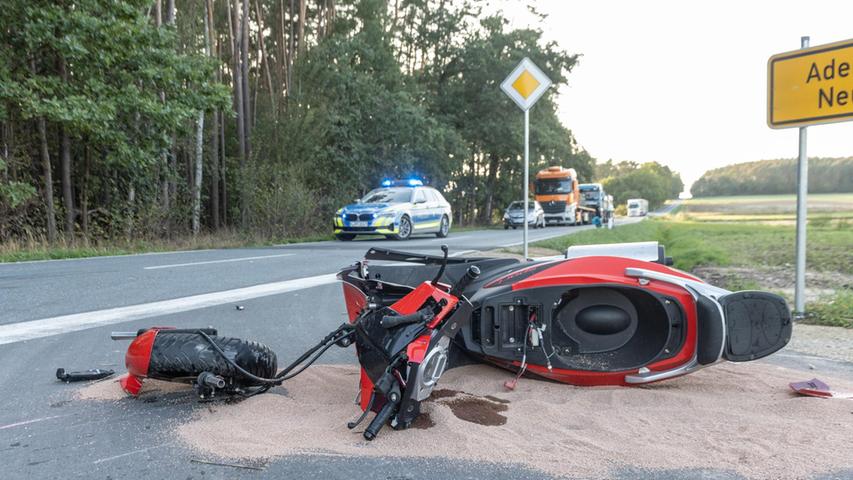 Am Montagnachmittag kam es zu einem schweren Verkehrsunfall zwischen einem Pkw und einem Motorroller.
