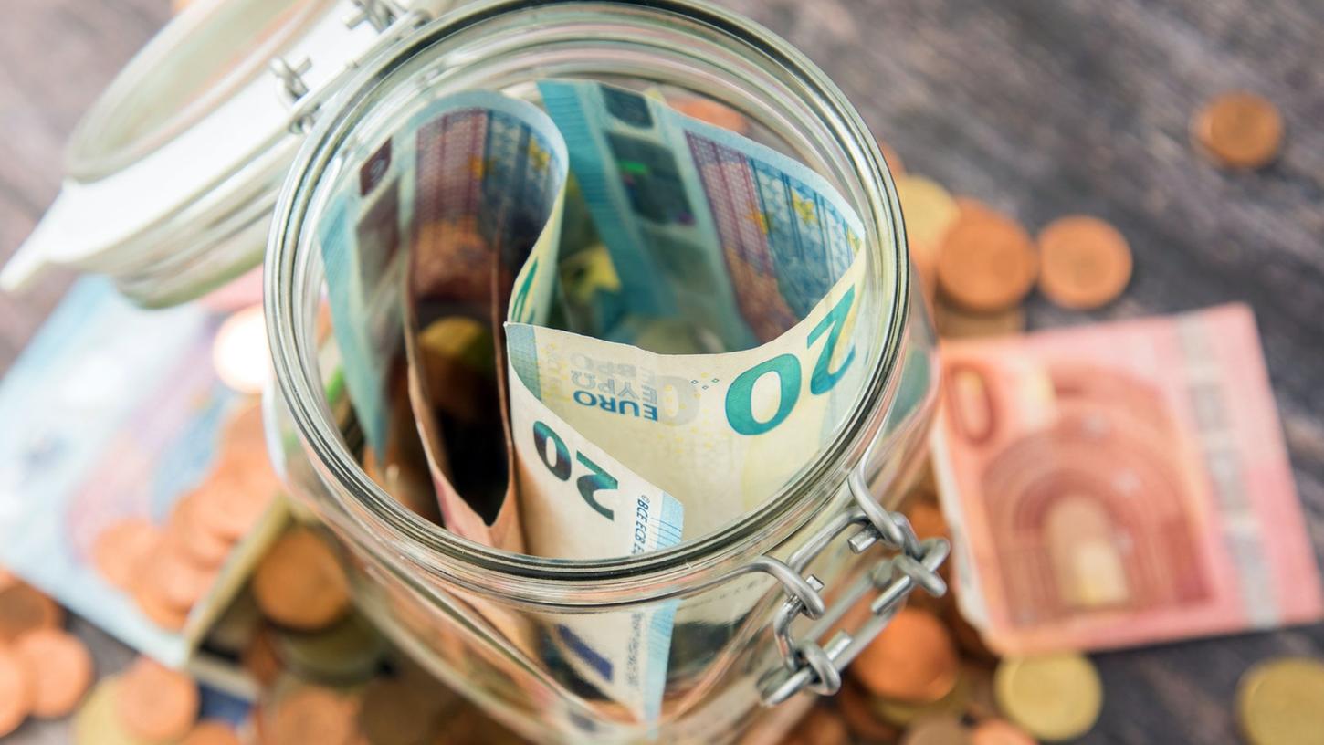 Geld in die Spardose stecken war mal: Inzwischen gibt es wieder attraktive Konditionen für Tages- und Festgeld. Geld in die Spardose stecken war mal: Inzwischen gibt es wieder attraktive Konditionen für Tages- und Festgeld.