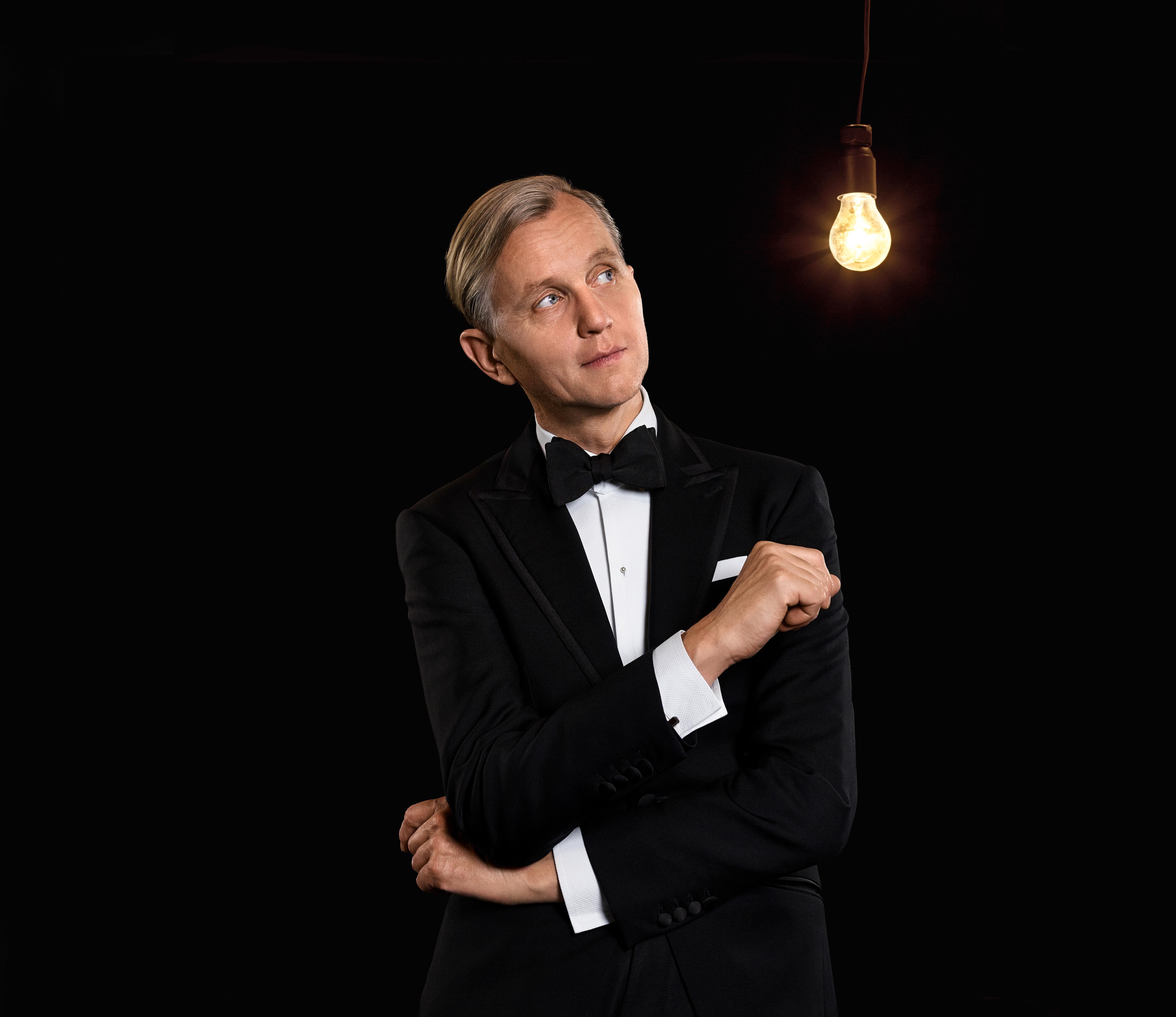 Max Raabe über Optimismus, Babylon Berlin und Glückskekse: Der Star ...