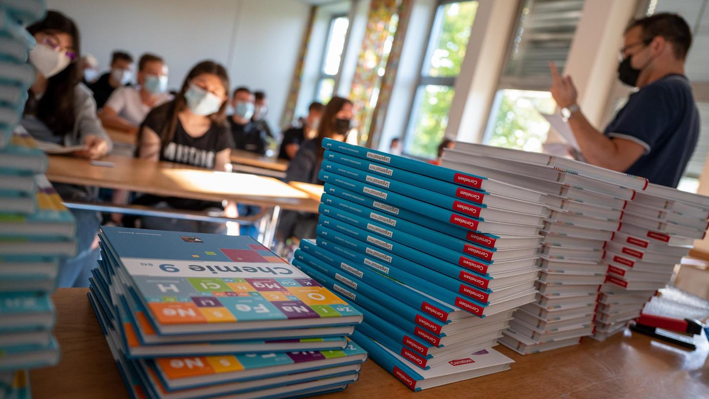 An bayerischen Gymnasien fehlt zum Schulstart Unterrichtsmaterial.
