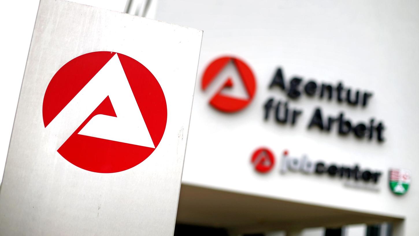 Zwölf Prozent mehr Geld gibt es für die gut fünf Millionen Bezieher von Bürgergeld ab 2024. Zwölf Prozent mehr Geld gibt es für die gut fünf Millionen Bezieher von Bürgergeld ab 2024.