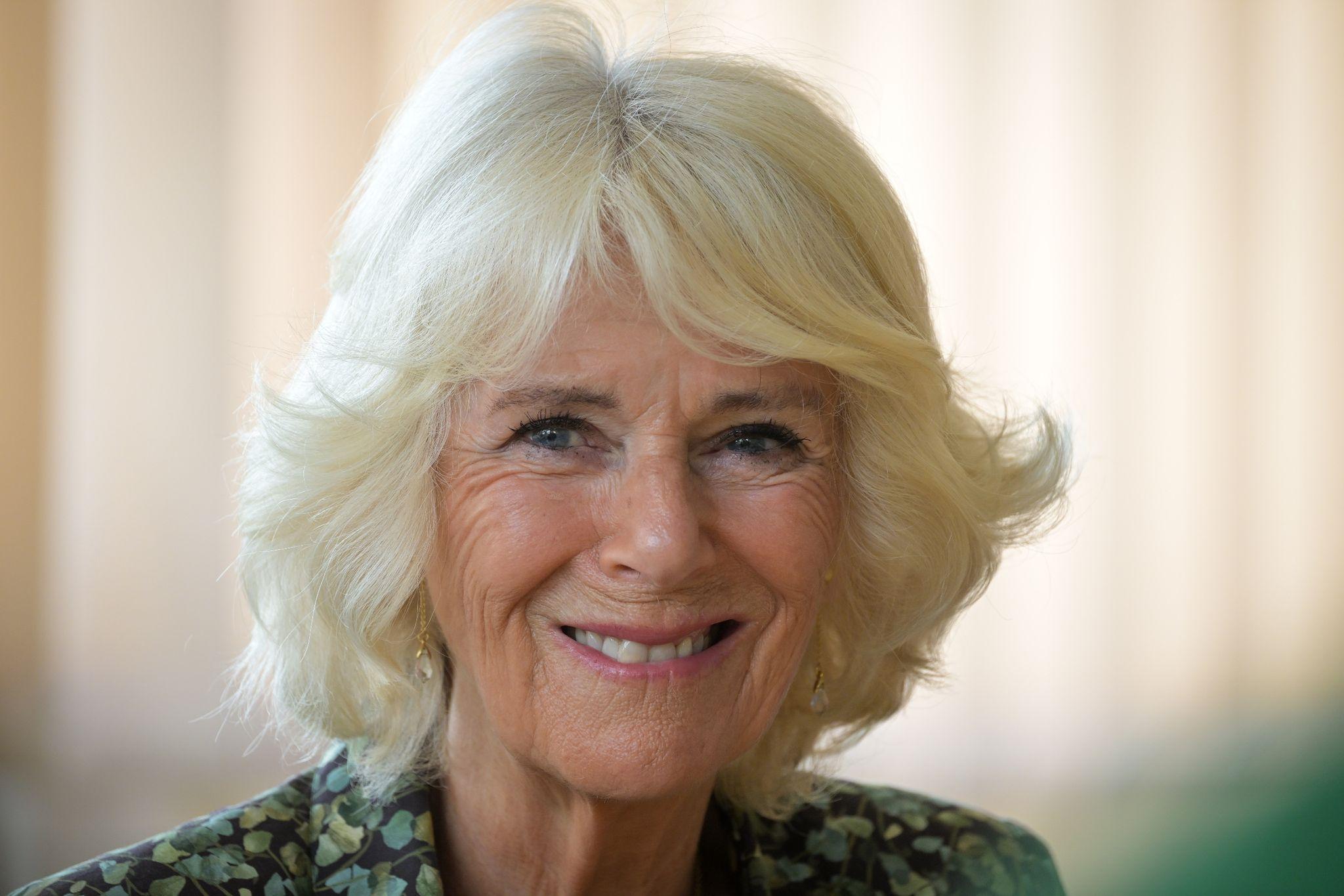 Plötzlich Queen Camilla steht Charles zur Seite