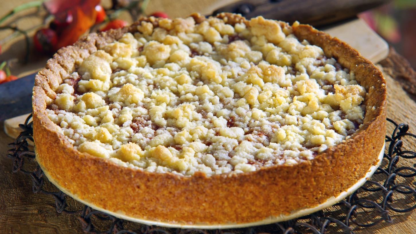 Damit Streusel knusprig werden, sollten sie immer mindestens eine Stunde im Kühlschrank kühlen, bevor sie auf dem Kuchen in den Backofen kommen. Damit Streusel knusprig werden, sollten sie immer mindestens eine Stunde im Kühlschrank kühlen, bevor sie auf dem Kuchen in den Backofen kommen.