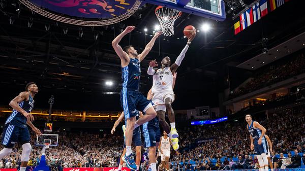 Sport Bilder des Tages Basketball Berlin 13.09.2022 Eurobasket 2022 Viertelfinale Deutschland (GER) - Griechenland (GRE)
