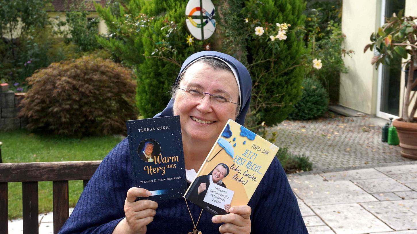 Die Ordensschwester Teresa ist zurück im Leben und sprudelt nur so von neuen Ideen.
Die Ordensschwester Teresa ist zurück im Leben und sprudelt nur so von neuen Ideen.