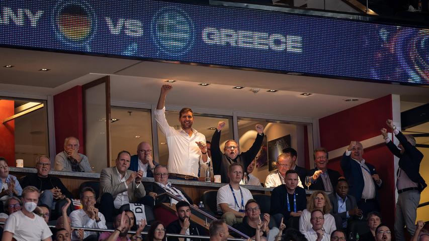 Prominenter Fan: In der Loge des DBB freut sich Dirk Nowitzki.
Prominenter Fan: In der Loge des DBB freut sich Dirk Nowitzki.