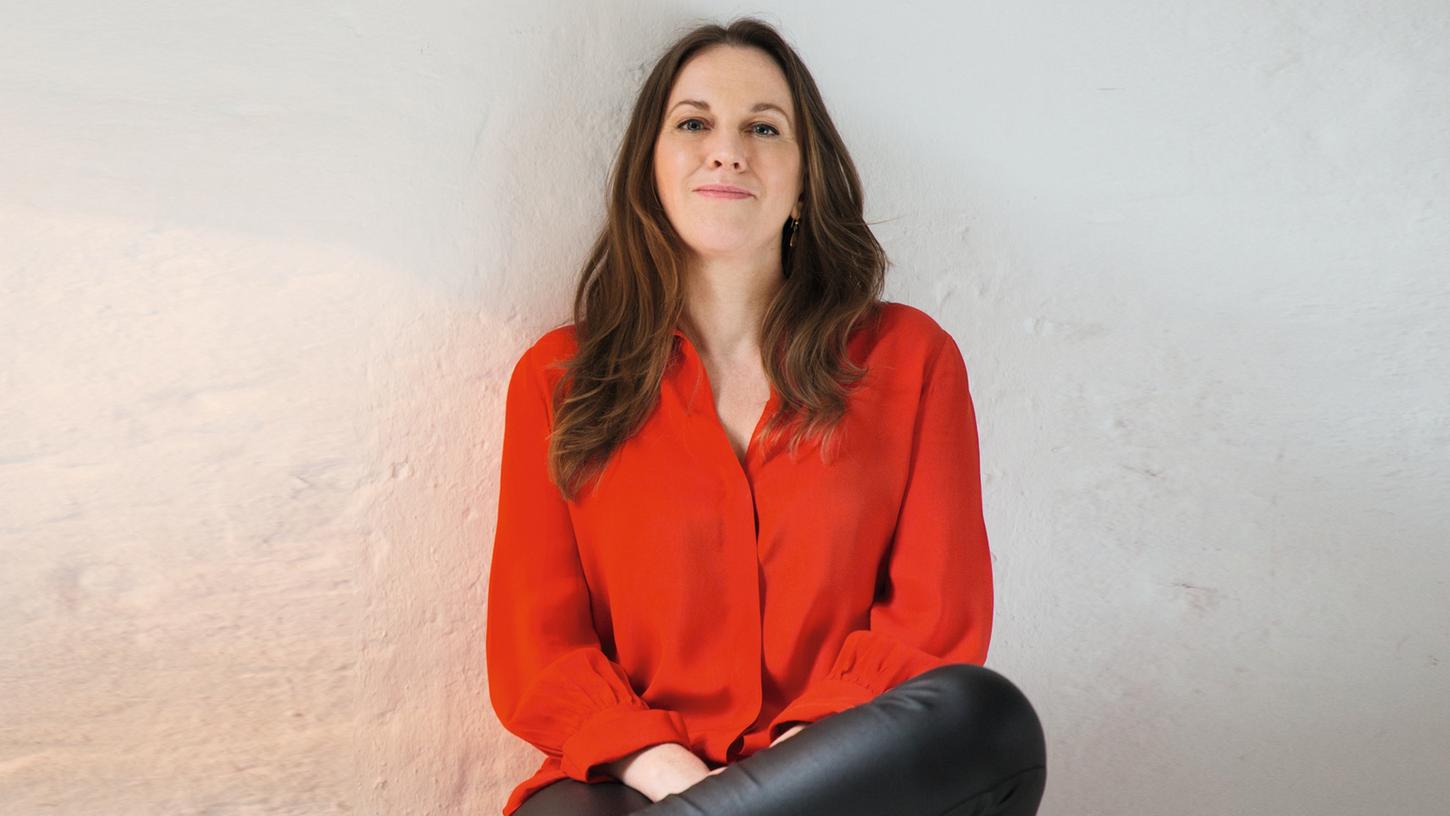 Agnes Imhof studierte Philosophie, ist promovierte Islam- und Religionswissenschaftlerin und spricht unter anderem Arabisch, Persisch und Italienisch.
Agnes Imhof studierte Philosophie, ist promovierte Islam- und Religionswissenschaftlerin und spricht unter anderem Arabisch, Persisch und Italienisch.