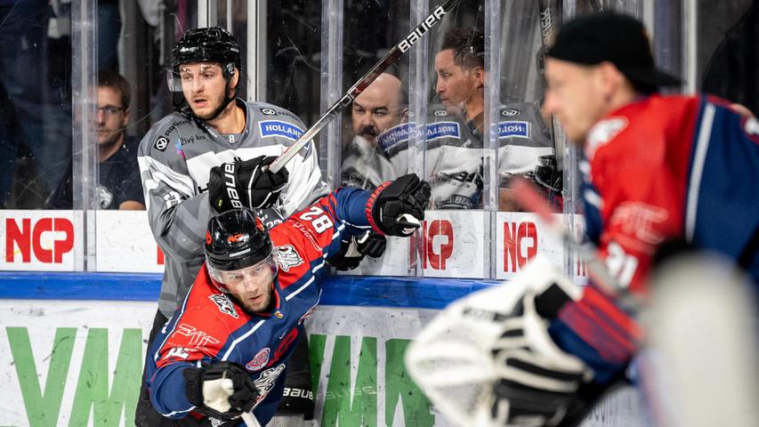 Wie gut sind die Ice Tigers? Das wird auch von den Leistungen von Hayden Shaw und Niklas Treutle (rechts) abhängen. 