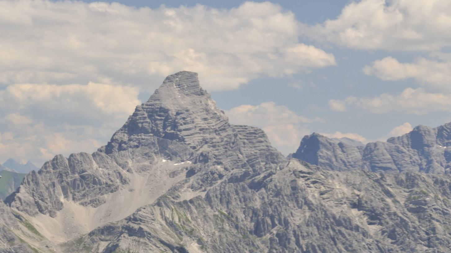 Der Hochvogel im Allgäu zerfällt. Den Berg teilt eine 40 Meter lange Kluft. Bald wird der Gipfel des Berges wohl stürzen.