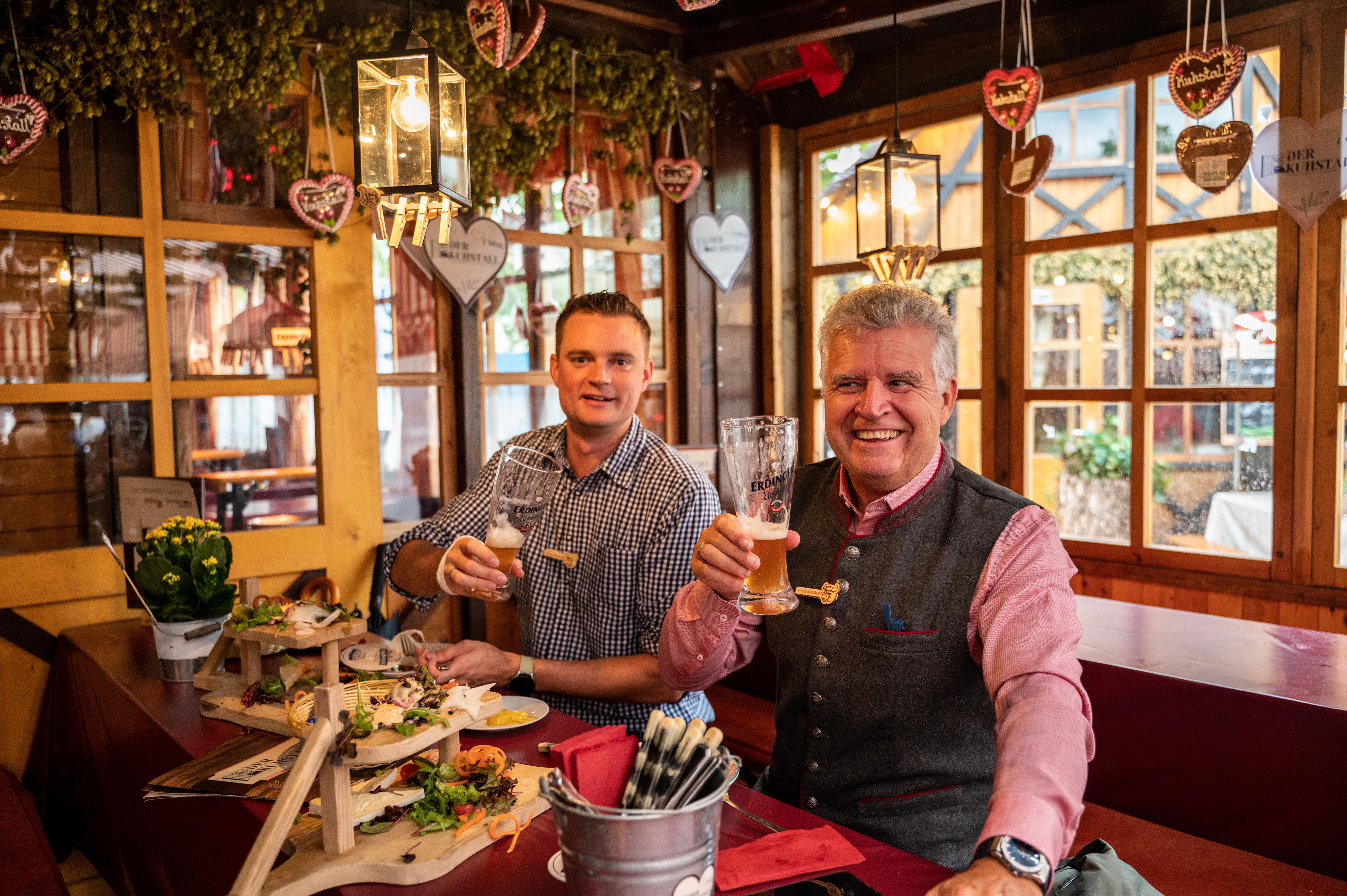 Gemütliche Stube, Bier, Brezn: Hier Entern Söder Und König Das ...