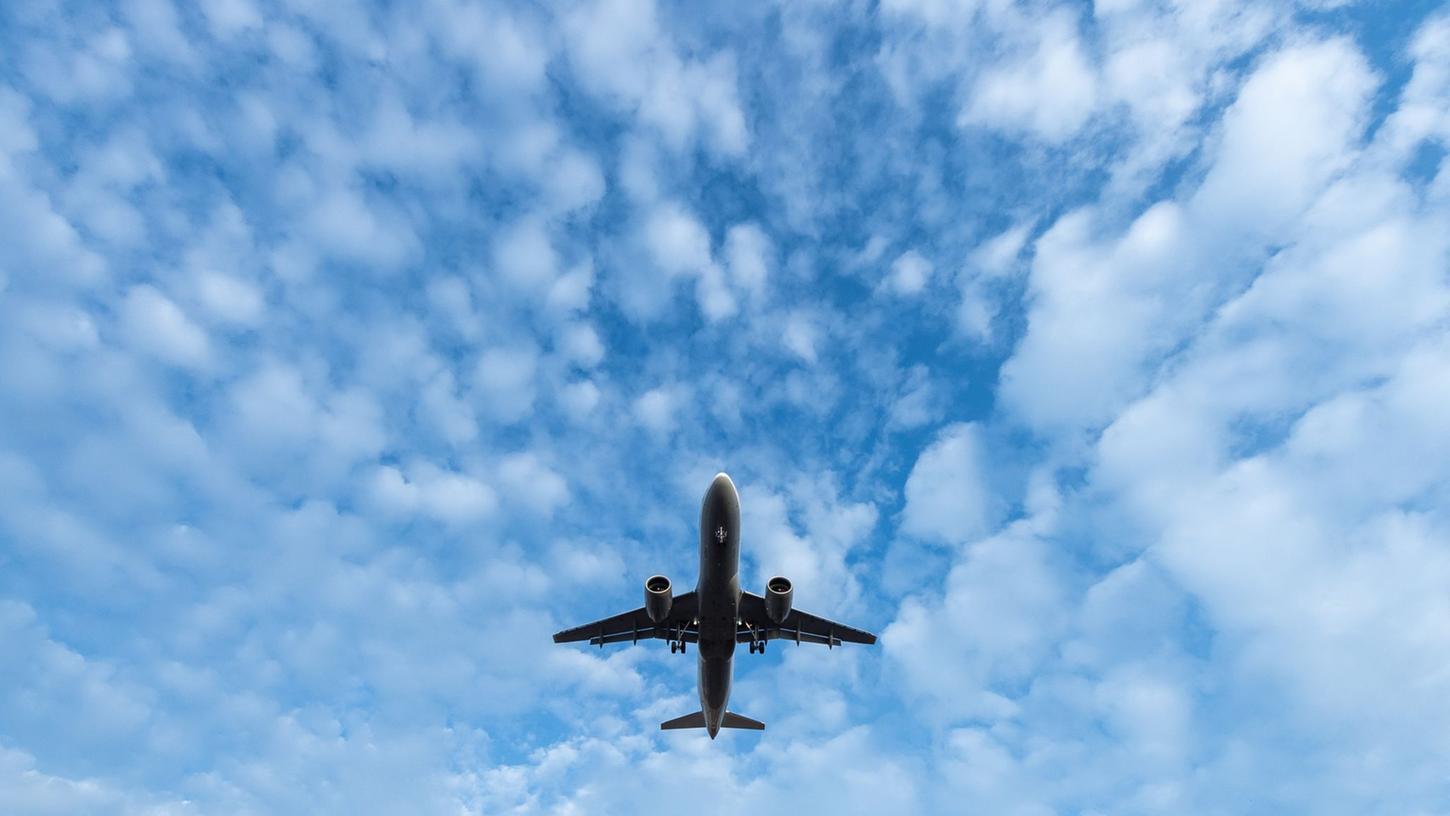 Wenn ein Flieger woanders landet als geplant, bringt das für Passagiere meist Unannehmlichkeiten mit sich. Wenn ein Flieger woanders landet als geplant, bringt das für Passagiere meist Unannehmlichkeiten mit sich.