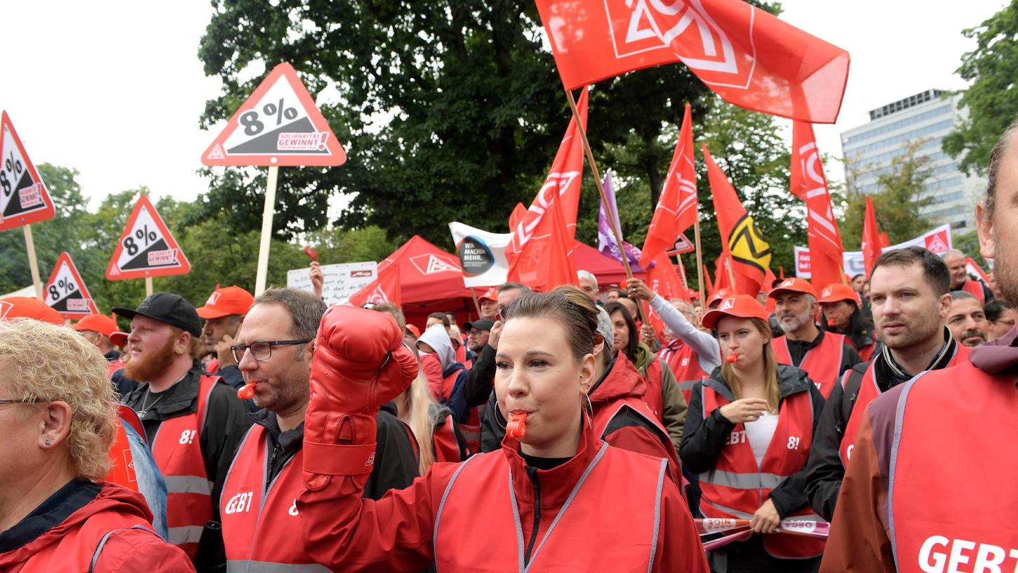 4000 Gewerkschafter machten zum Auftakt noch einmal Druck. 
