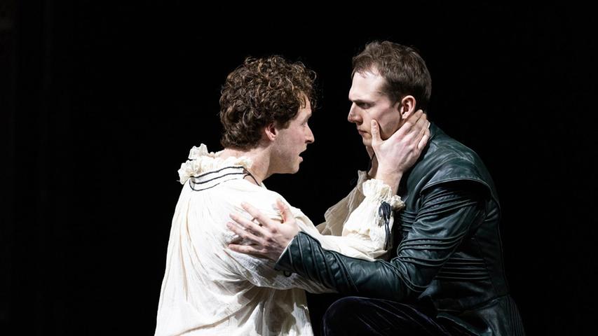 Der Nürnberger Schauspieler Maximilian Pulst gibt den "Don Karlos" - und geht ans Wiener Burgtheater Der Nürnberger Schauspieler Maximilian Pulst gibt den "Don Karlos" - und geht ans Wiener Burgtheater