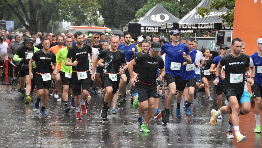 Fürther Firmenlauf - eine nasses Vergnügen bei Blitz und Donner Fürther Firmenlauf - eine nasses Vergnügen bei Blitz und Donner