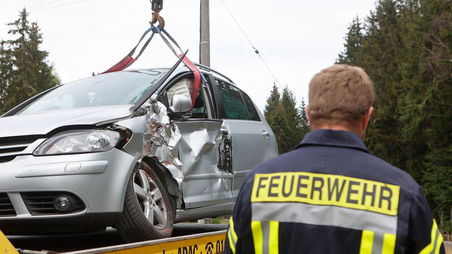 Mehrere Faktoren entscheiden darüber, ob Versicherer nach einem Unfall den Neupreis oder nur den Wiederbeschaffungswert ersetzen. Mehrere Faktoren entscheiden darüber, ob Versicherer nach einem Unfall den Neupreis oder nur den Wiederbeschaffungswert ersetzen.