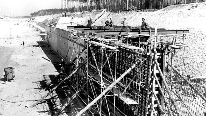 Gigantische Dimensionen: der Bau der Kaimauer im Jahr 1971.