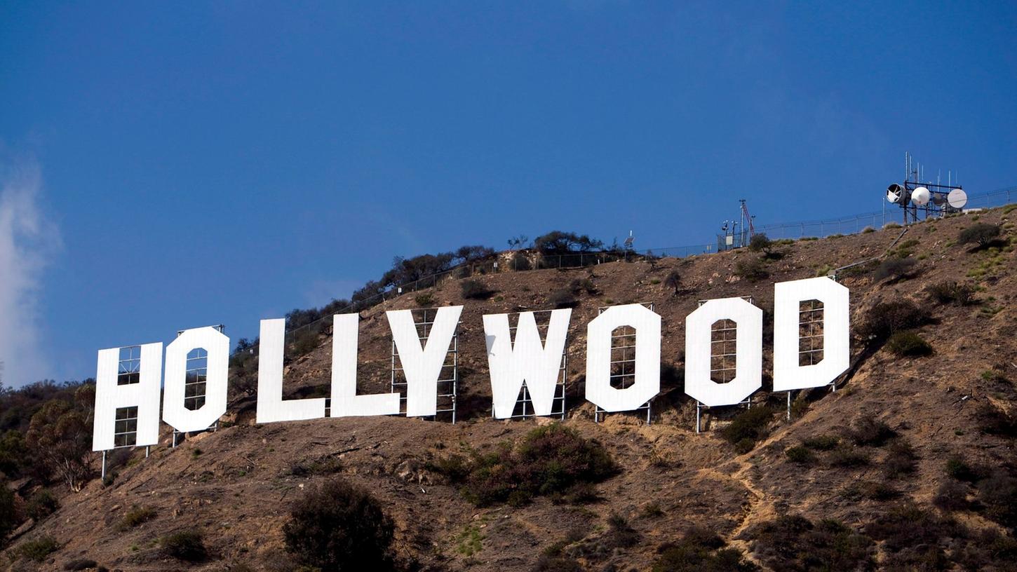 Der berühmte Schriftzug "Hollywood" in den Hollywood Hills bekommt rechtzeitig vor seinem 100-jährigen Jubiläum noch einen frischen Anstrich.