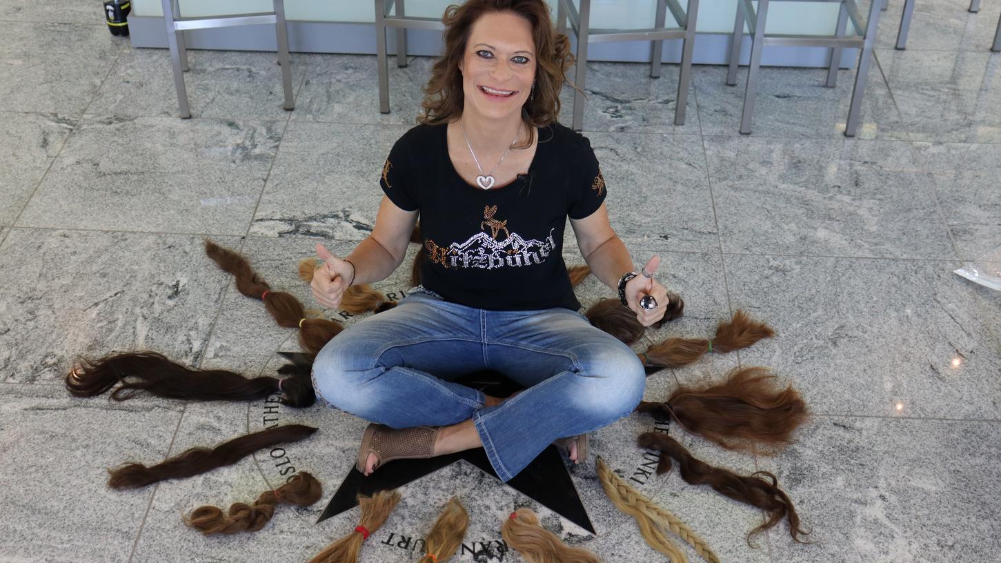 Rapunzel mal anders: Bis zu dreimal täglich hat Sonja Fischer aktuell Kunden im Salon, die sich ihre Haare für den guten Zweck abschneiden lassen.