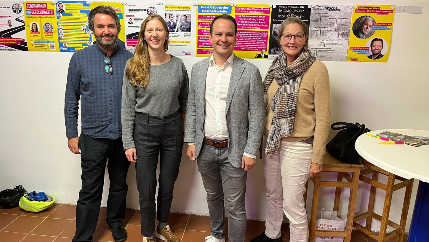 Die gewählten Stimmkreis-Kandidaten der Erlanger FDP für die Landtags- und Bezirkstagswahlen 2023: Prof. Dr. Holger Schulze, Olga Reichel, Matthias Fischbach und Sigrid Oswald-Sensing (v. li.). Die gewählten Stimmkreis-Kandidaten der Erlanger FDP für die Landtags- und Bezirkstagswahlen 2023: Prof. Dr. Holger Schulze, Olga Reichel, Matthias Fischbach und Sigrid Oswald-Sensing (v. li.).