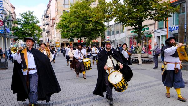 Historische Kostüme sind bei vielen Musikgruppen Pflicht.