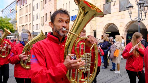 Die Blasmusiker freuten sich besonders über den Auftritt. Während der Pandemie mussten sie lange pausieren.