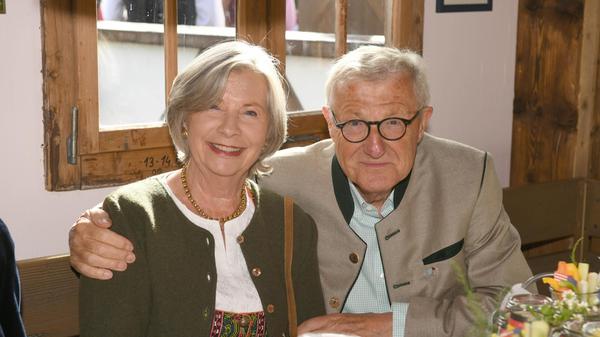 Für sie ist es die erste Wiesn als US-amerikanische Botschafterin in Deutschland: Amy Gutmanns Vater Kurt stammt eigentlich aus Mittelfranken und floh 1934 aus Nazi-Deutschland. Neben ihr: Der Zeitungsverleger Dirk Ippen.