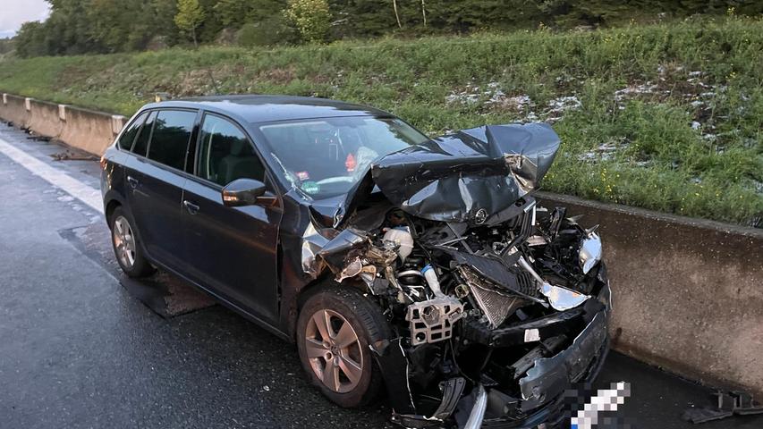 Nach Hagelschlag hat es auf der Autobahn 9 im Landkreis Nürnberger Land zwischen den Anschlussstellen Hormersdorf und Schnaittach wegen Fahrbahnglätte zwei Unfälle mit zahlreichen Beteiligten gegeben.
