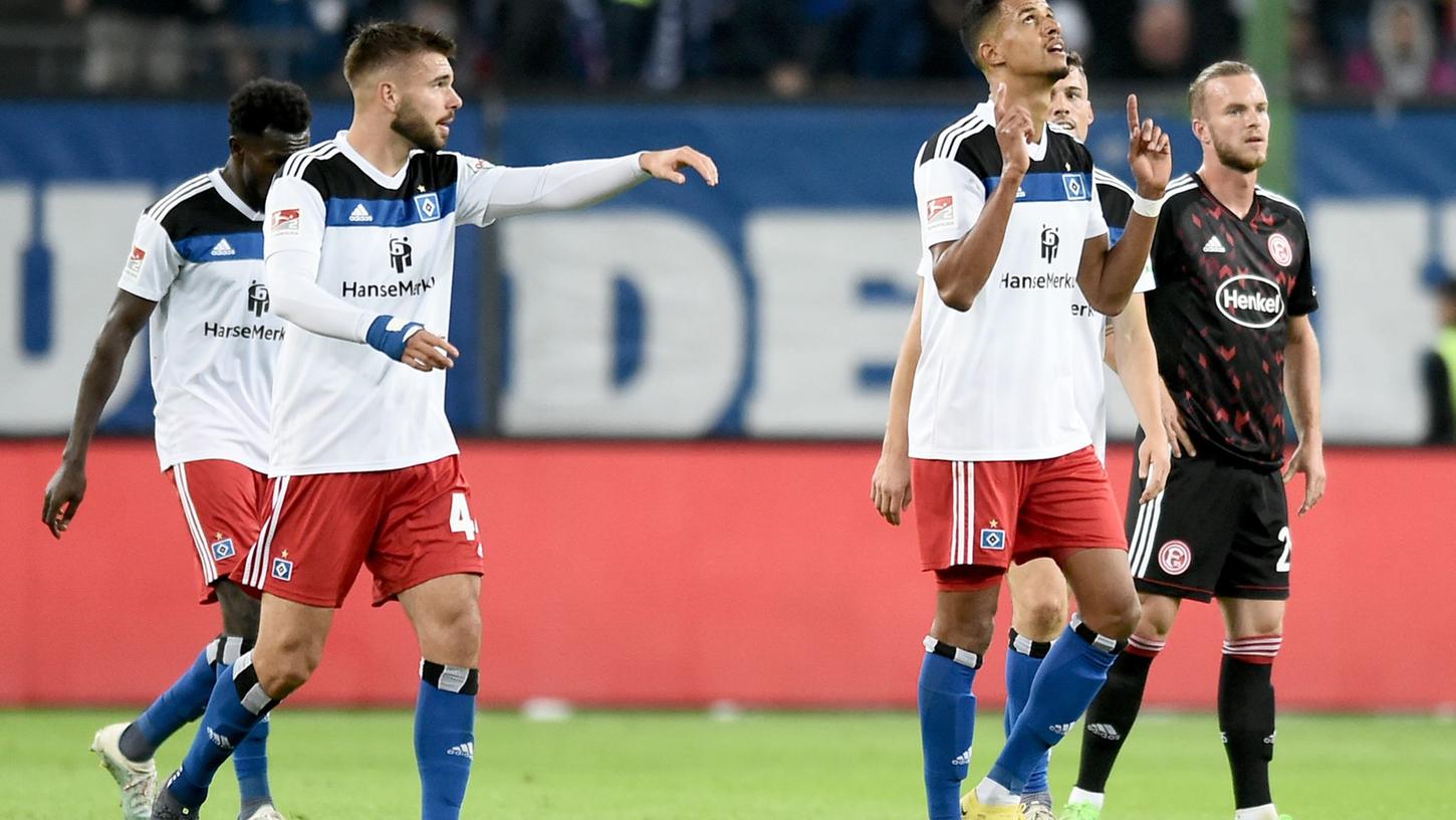 Hamburgs Robert Glatzel (M) freut sich über sein Tor zur 1:0-Führung. Hamburgs Robert Glatzel (M) freut sich über sein Tor zur 1:0-Führung.