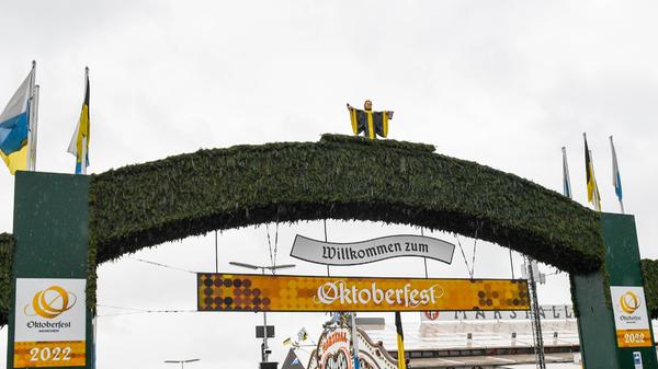 Oktoberfest - Eingangsbogen beim Wiesn-Einzug der Festwirte und Brauereien anläßlich des 187. Oktoberfestes am 17.09.20