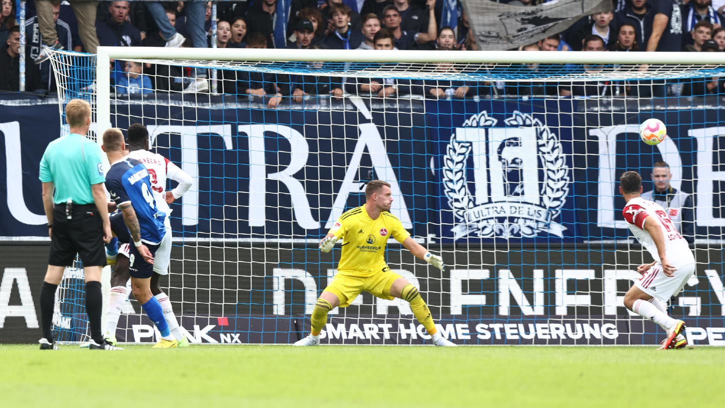 Das Ende: Phillip Tietz trifft zum 2:0 und beendet früh das Spiel zwischen Darmstadt und dem Club.