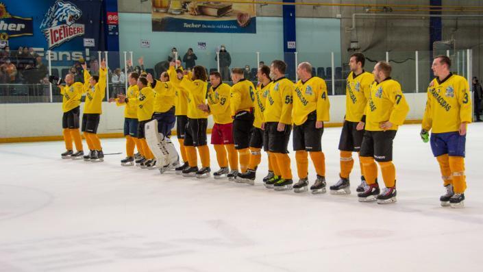 Schöne Erinnerungen: Die Barracudas lassen sich nach dem Gewinn der Meisterschaft in der DNHL 8 feiern.
Schöne Erinnerungen: Die Barracudas lassen sich nach dem Gewinn der Meisterschaft in der DNHL 8 feiern.
