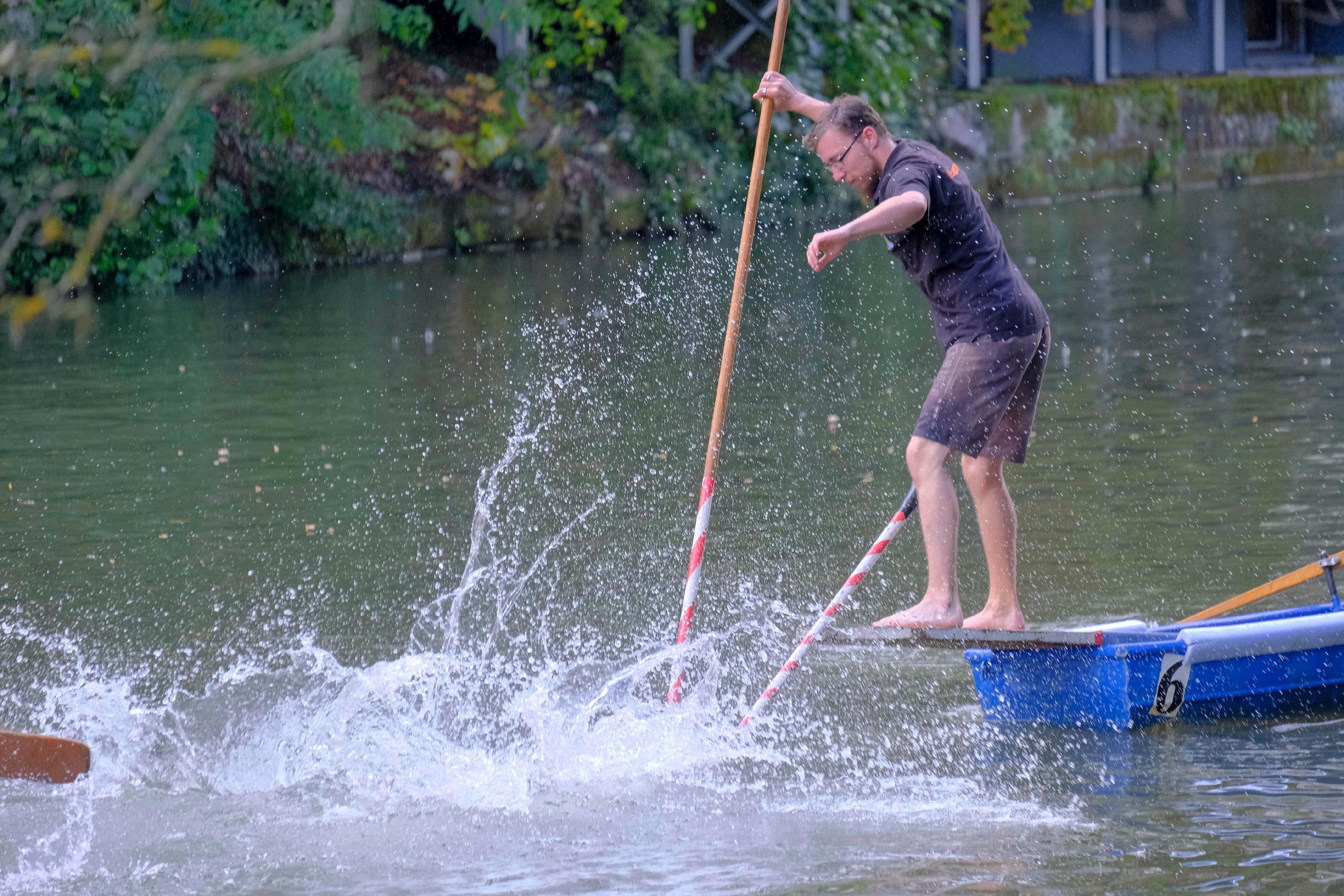 Das Fischerstechen ist beim Altstadtfest eine Tradition. Früher fand es vor dem Heilig-Geist-Spital statt, jetzt treffen sich die Teilnehmer vor dem Cinecitta.